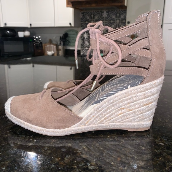 • Dolce Vita Espadrille Sandals • - Picture 2 of 6